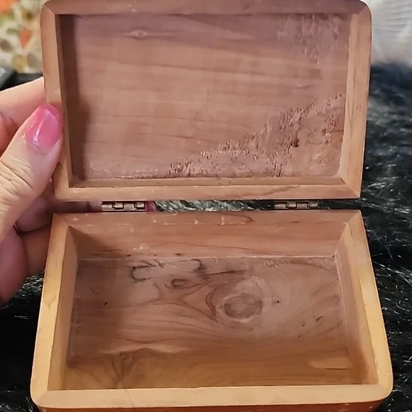 Vintage Wooden Trinket Box with Cameo.  Mount Vernon, Va. - Picture 4 of 9